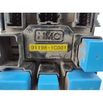 Recambio de caja reles / fusibles para hyundai getz (tb) 1.1 básico referencia OEM IAM 911981C001  