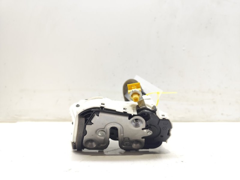 Recambio de cerradura puerta trasera derecha para mg hs luxury referencia OEM IAM 10640637  