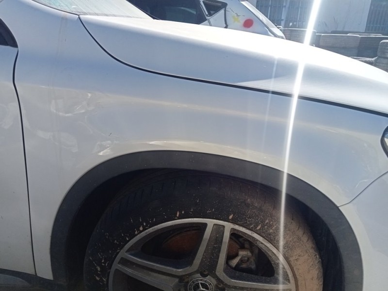 Recambio de aleta delantera derecha para mercedes-benz clase gla (w156) gla 200 cdi (156.908) referencia OEM IAM A1568800218  