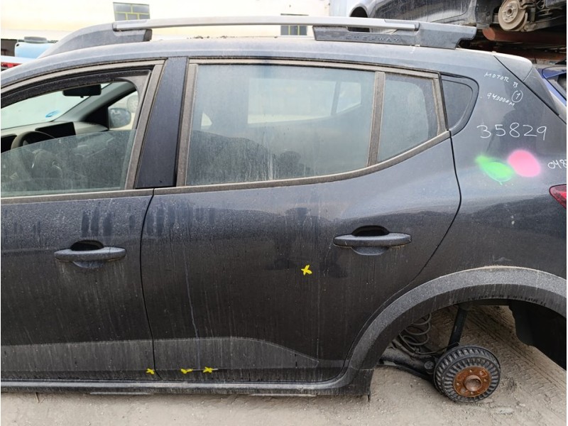 Recambio de puerta trasera izquierda para dacia sandero iii stepway essential referencia OEM IAM 821016131R  
