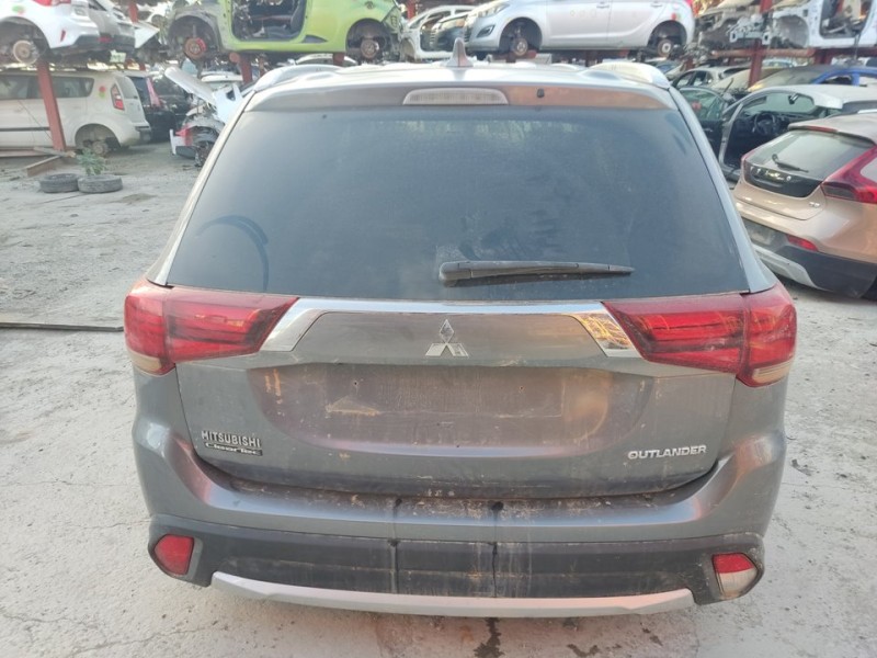 Recambio de porton trasero para mitsubishi outlander (gf0) motion 2wd referencia OEM IAM 5801B674  