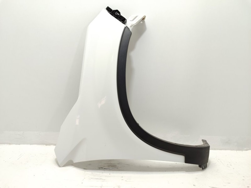 Recambio de aleta delantera derecha para kia sorento emotion 4wd referencia OEM IAM 663212P020  