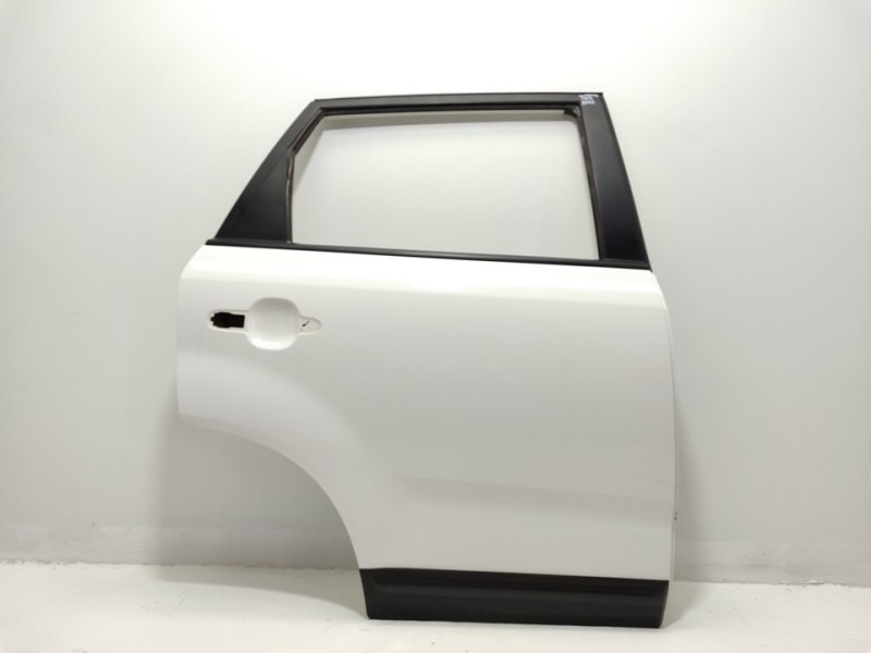 Recambio de puerta trasera derecha para kia sorento emotion 4wd referencia OEM IAM 770042P010  