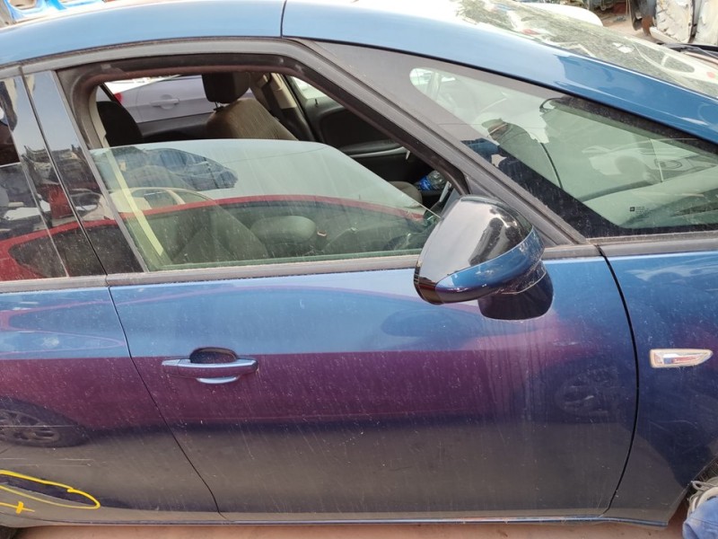 Recambio de puerta delantera derecha para opel zafira tourer selective referencia OEM IAM 13355179  