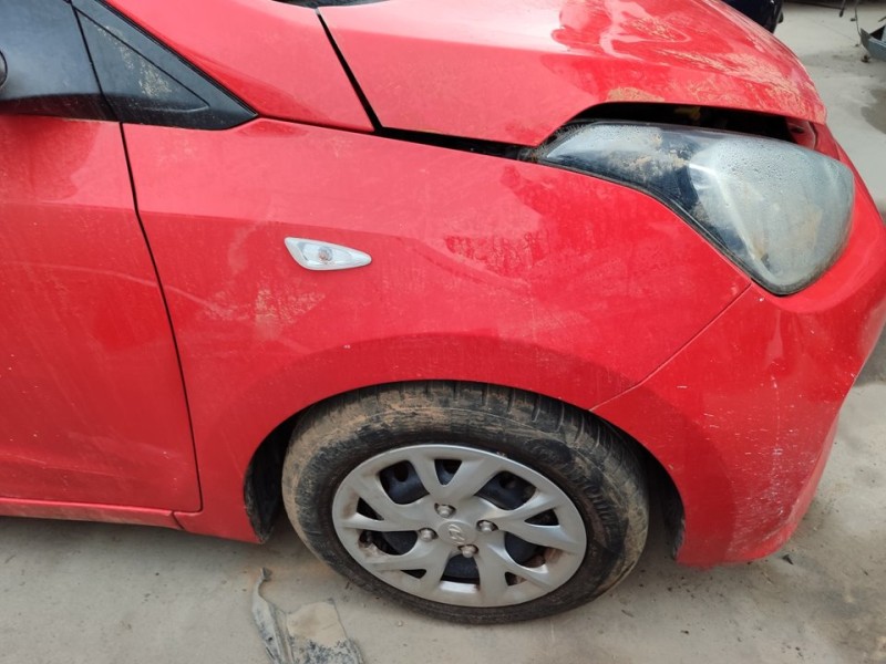 Recambio de aleta delantera derecha para hyundai i10 tecno bluedrive referencia OEM IAM 66321B9010  