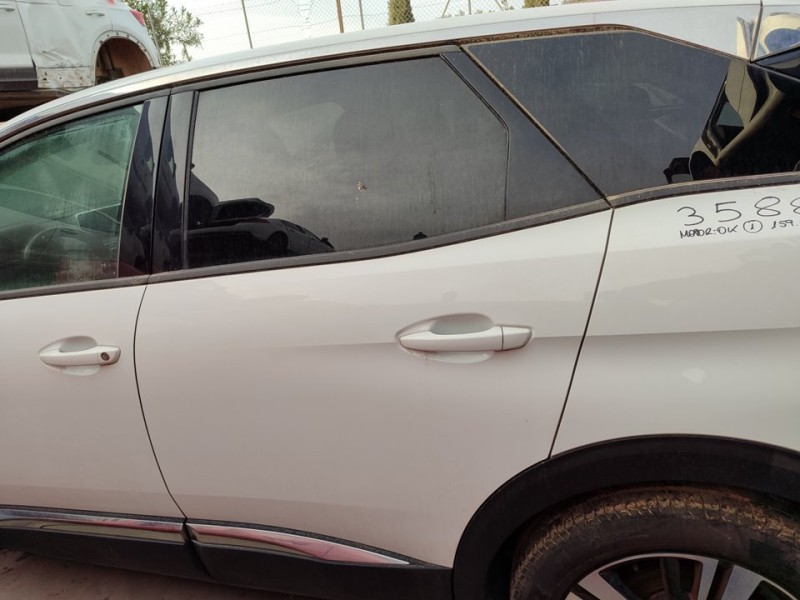 Recambio de puerta trasera izquierda para peugeot 3008 allure referencia OEM IAM 9812317280  