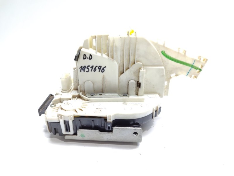 Recambio de cerradura puerta delantera derecha para jeep cherokee limited 4wd referencia OEM IAM 68164358AA  