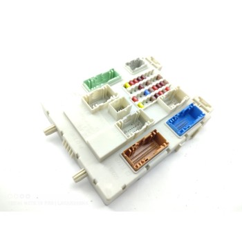 Recambio de caja reles / fusibles para volvo v40 básico referencia OEM IAM 31453131  