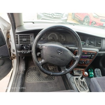 opel vectra b berlina del año 1999