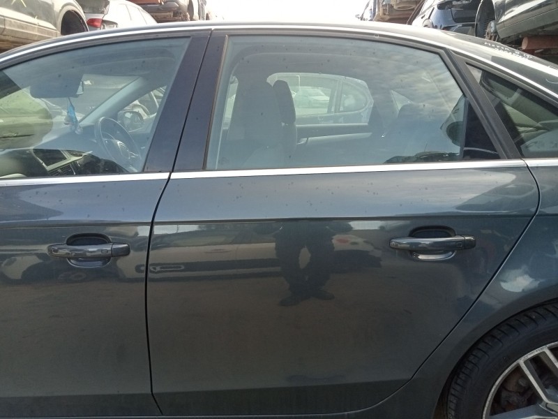 Recambio de puerta trasera izquierda para audi a4 b8 (8k2) 2.0 tdi referencia OEM IAM 8K5833051D  