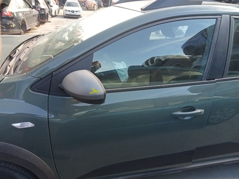 Recambio de puerta delantera izquierda para dacia sandero iii 1.0 tce 90 referencia OEM IAM 801018891R  