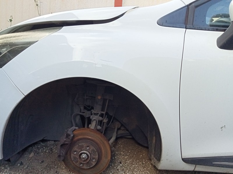 Recambio de aleta delantera izquierda para renault clio iv (bh_) 1.5 dci 90 referencia OEM IAM 631017984R  