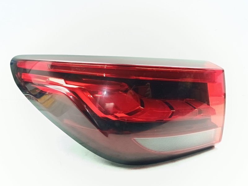 Recambio de piloto trasero izquierdo para mg zs luxury referencia OEM IAM 10571681  