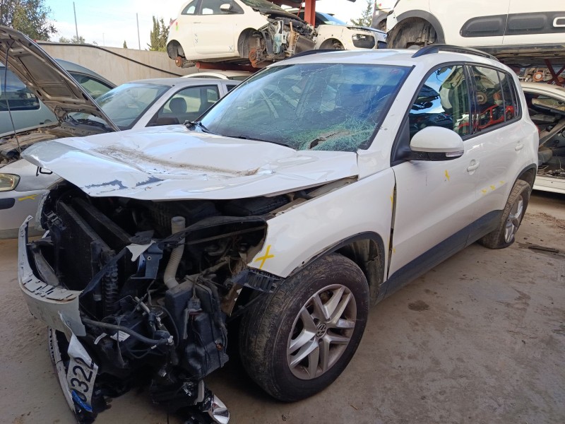 VOLKSWAGEN TIGUAN (5N_)
