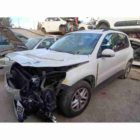 VOLKSWAGEN TIGUAN (5N_)
