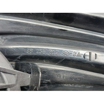 Recambio de piloto trasero izquierdo para peugeot 208 signature referencia OEM IAM 9825601280  