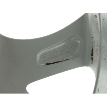 Recambio de llanta para toyota auris active referencia OEM IAM 4261102L80  