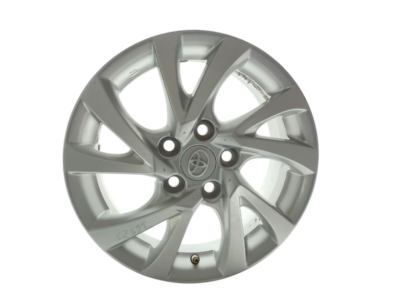Recambio de llanta para toyota auris active referencia OEM IAM 4261102L80  