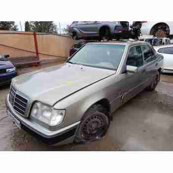 mercedes-benz 124 sedán (w124) del año 1997