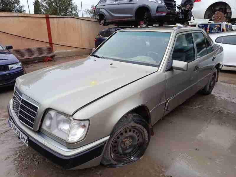 mercedes-benz 124 sedán (w124) del año 1997