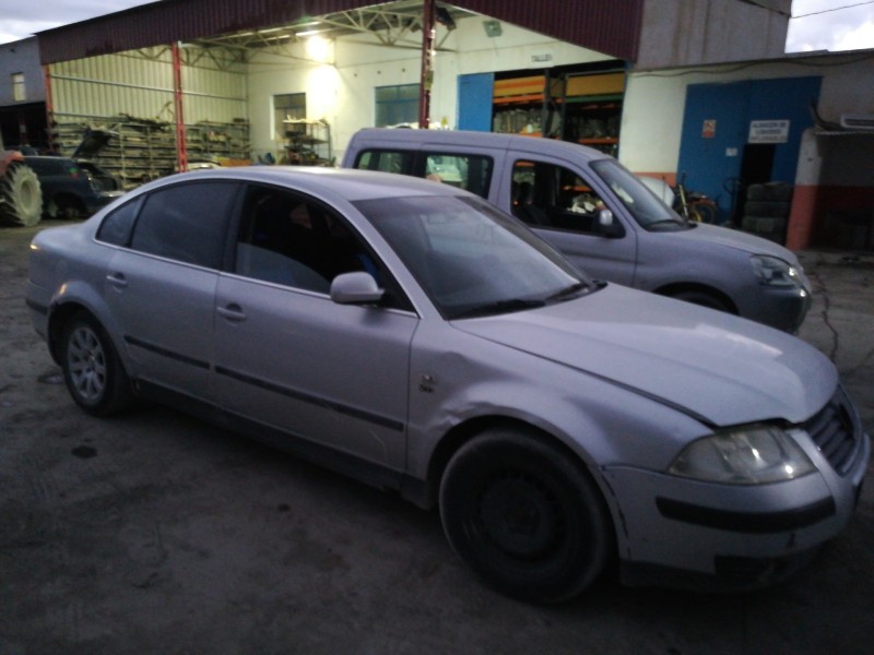 VOLKSWAGEN PASSAT BERLINA (3B3)