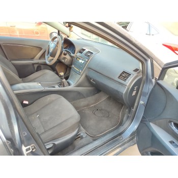 toyota avensis (t27) del año 2010