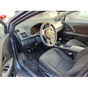 toyota avensis (t27) del año 2010