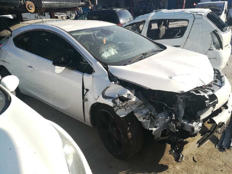 opel astra j gtc del año 2013