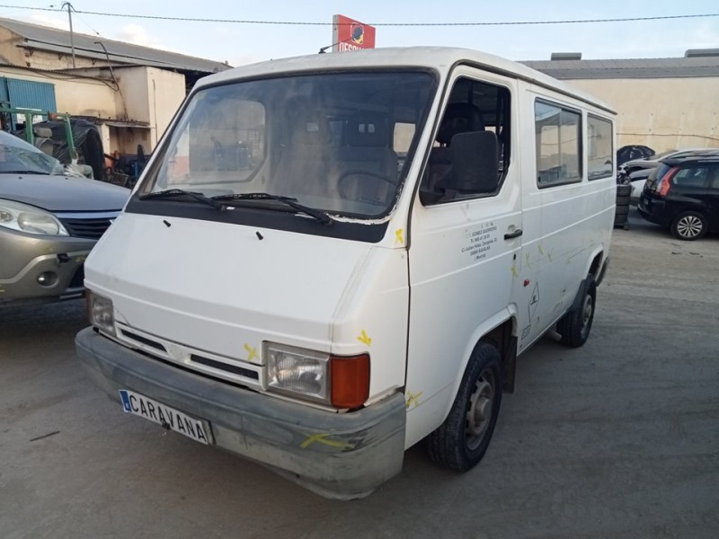 nissan trade 100 del año 2001