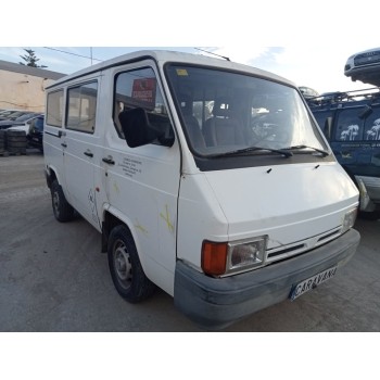 nissan trade 100 del año 2001