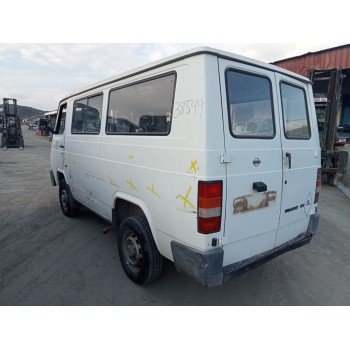 nissan trade 100 del año 2001