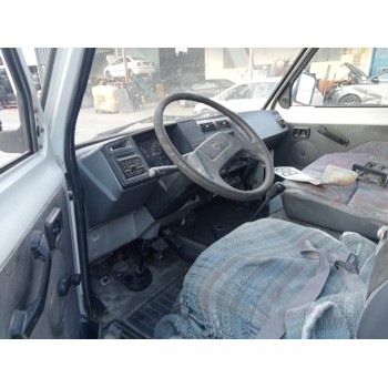 nissan trade 100 del año 2001