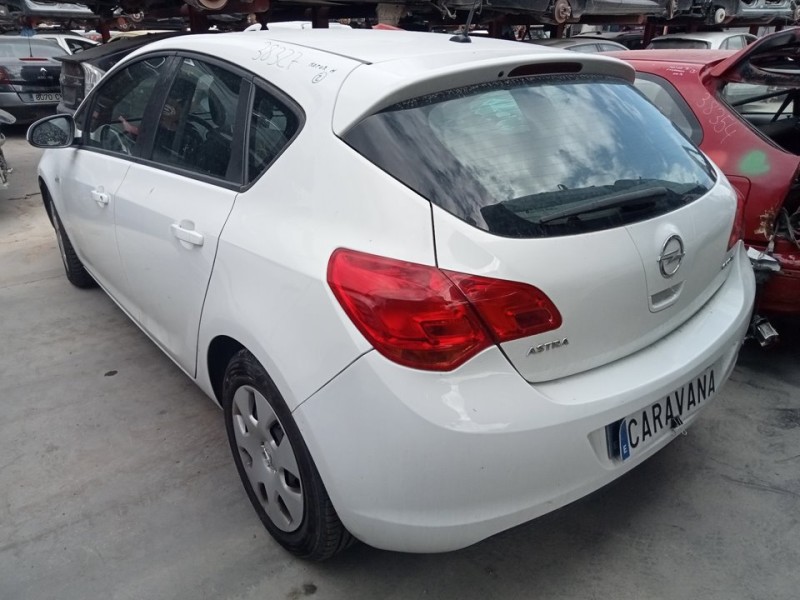 opel astra j lim. 4türig del año 2012