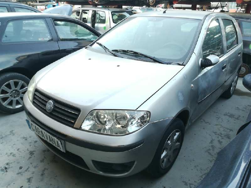 FIAT PUNTO BERLINA (188)