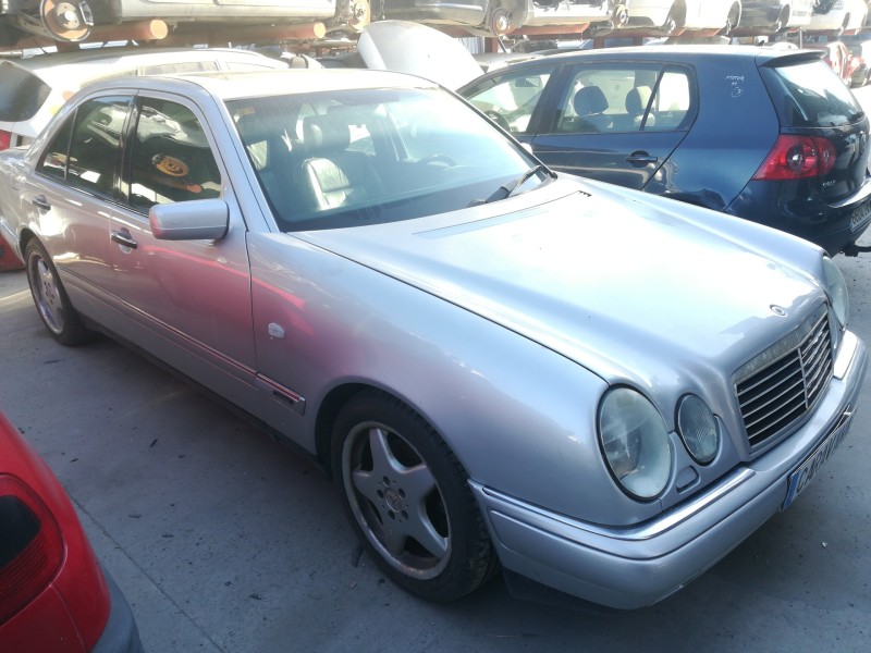 MERCEDES-BENZ CLASE E (W210) BERLINA