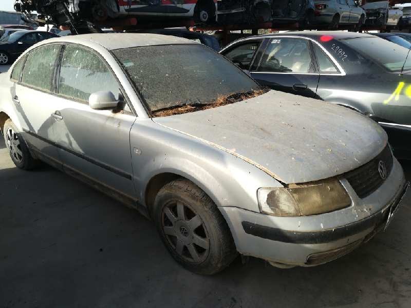 VOLKSWAGEN PASSAT BERLINA (3B2)