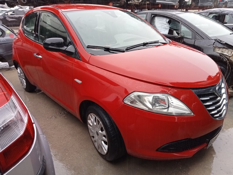 LANCIA YPSILON (402)