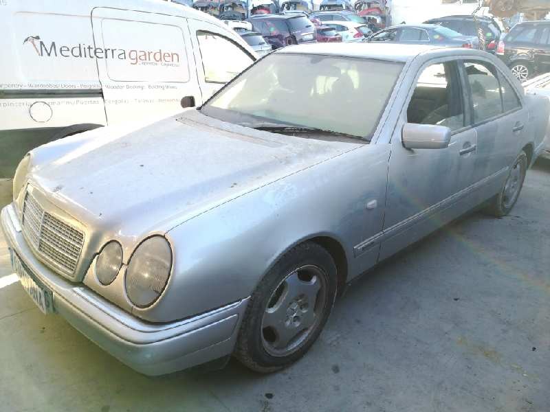 MERCEDES-BENZ CLASE E (W210) BERLINA