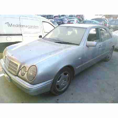 MERCEDES-BENZ CLASE E (W210) BERLINA