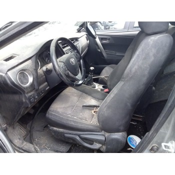 toyota auris del año 2015