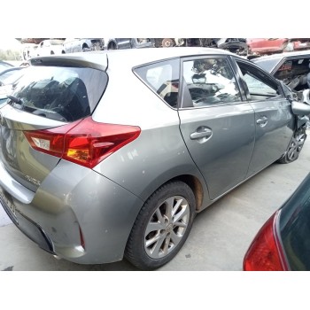 toyota auris del año 2015