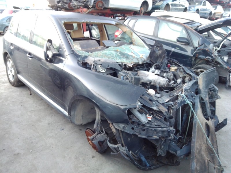 VOLKSWAGEN TOUAREG (7LA)