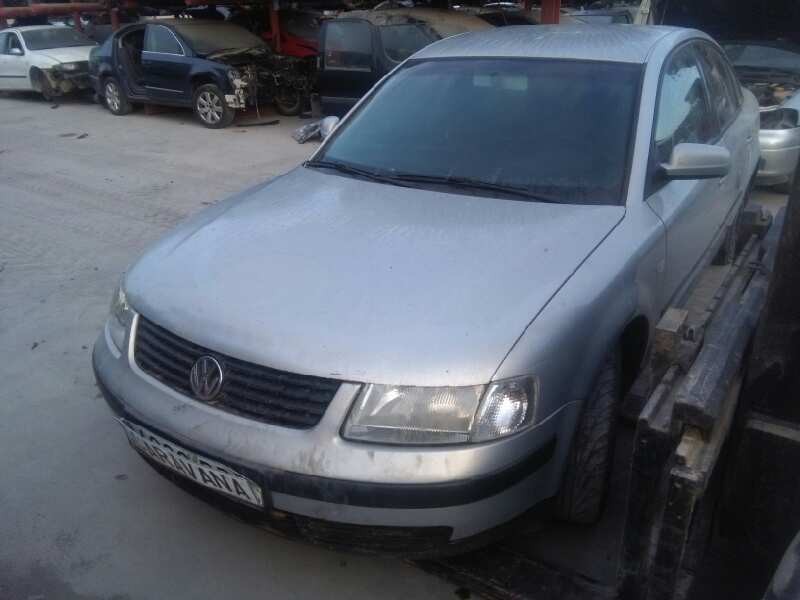 VOLKSWAGEN PASSAT BERLINA (3B2)