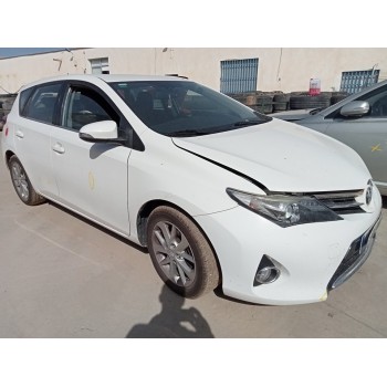 toyota auris del año 2014