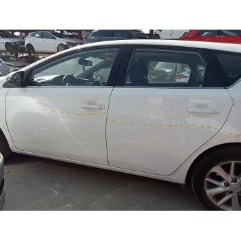 toyota auris del año 2014