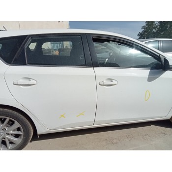 toyota auris del año 2014