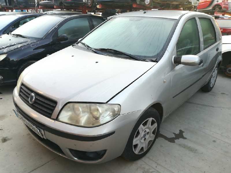 FIAT PUNTO BERLINA (188)