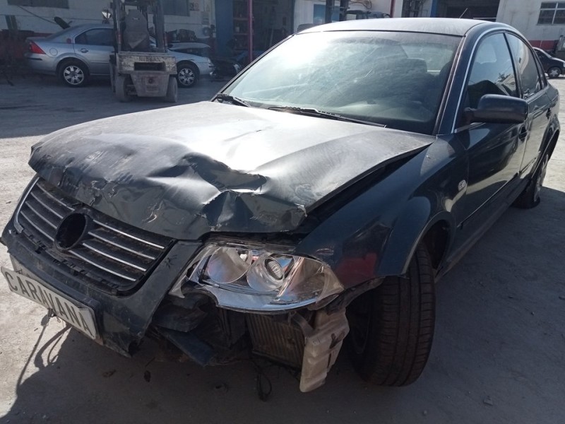 VOLKSWAGEN PASSAT BERLINA (3B3)