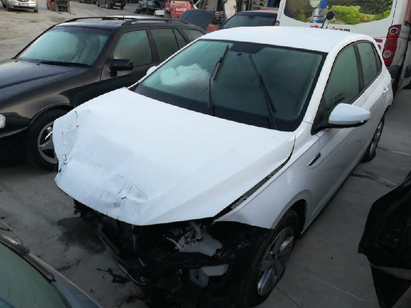 VOLKSWAGEN POLO (6C1)