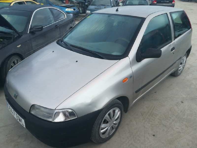 FIAT PUNTO BERLINA (176)